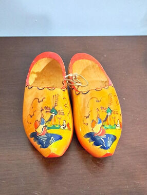 Valeriano Painted Wooden Clogs Yellow & Red US 4
